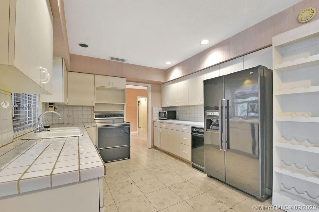 Vendido Recientemente: $679,000 (3 camas, 2 baños, 2358 Pies cuadrados)