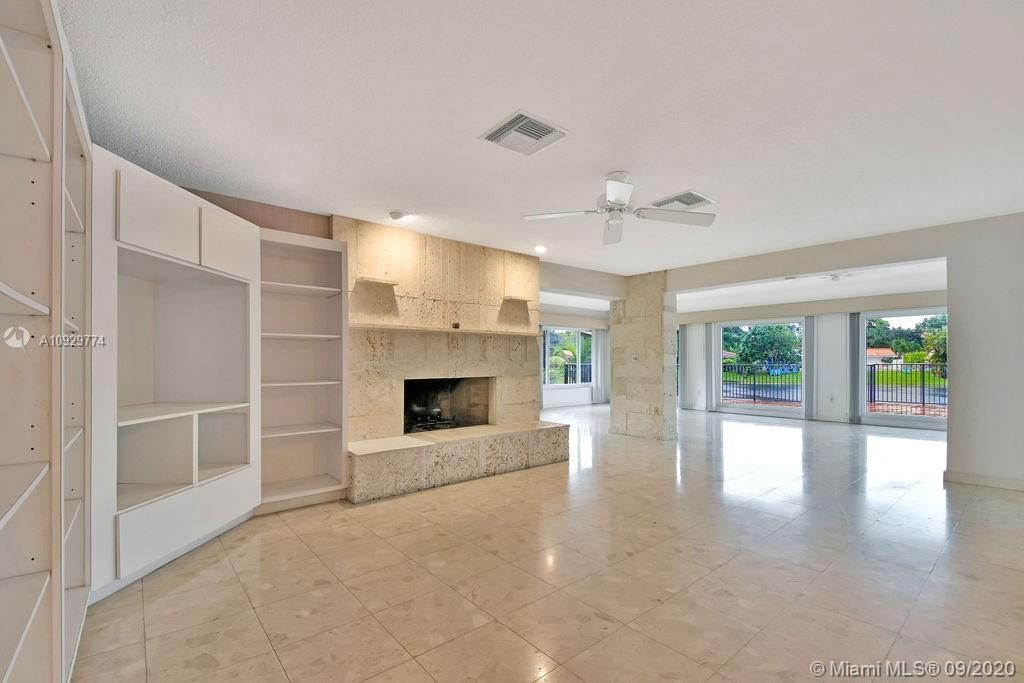 Vendido Recientemente: $679,000 (3 camas, 2 baños, 2358 Pies cuadrados)