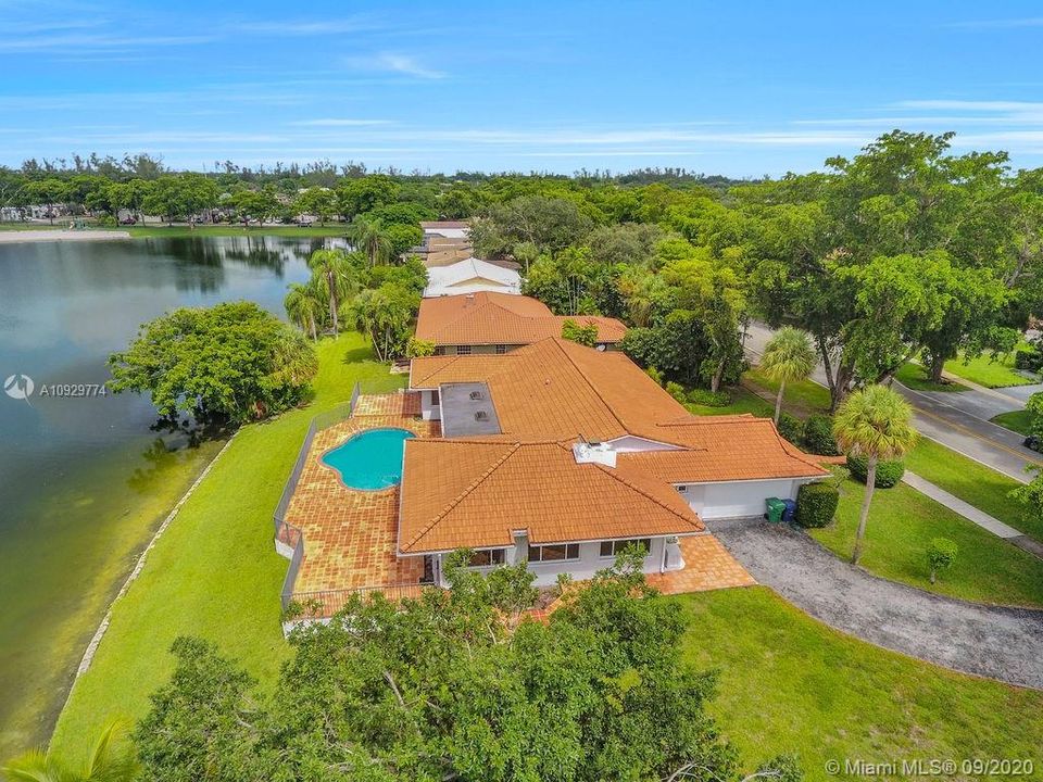 Vendido Recientemente: $679,000 (3 camas, 2 baños, 2358 Pies cuadrados)