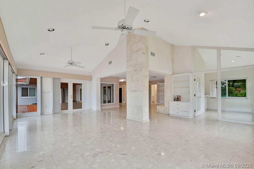 Vendido Recientemente: $679,000 (3 camas, 2 baños, 2358 Pies cuadrados)
