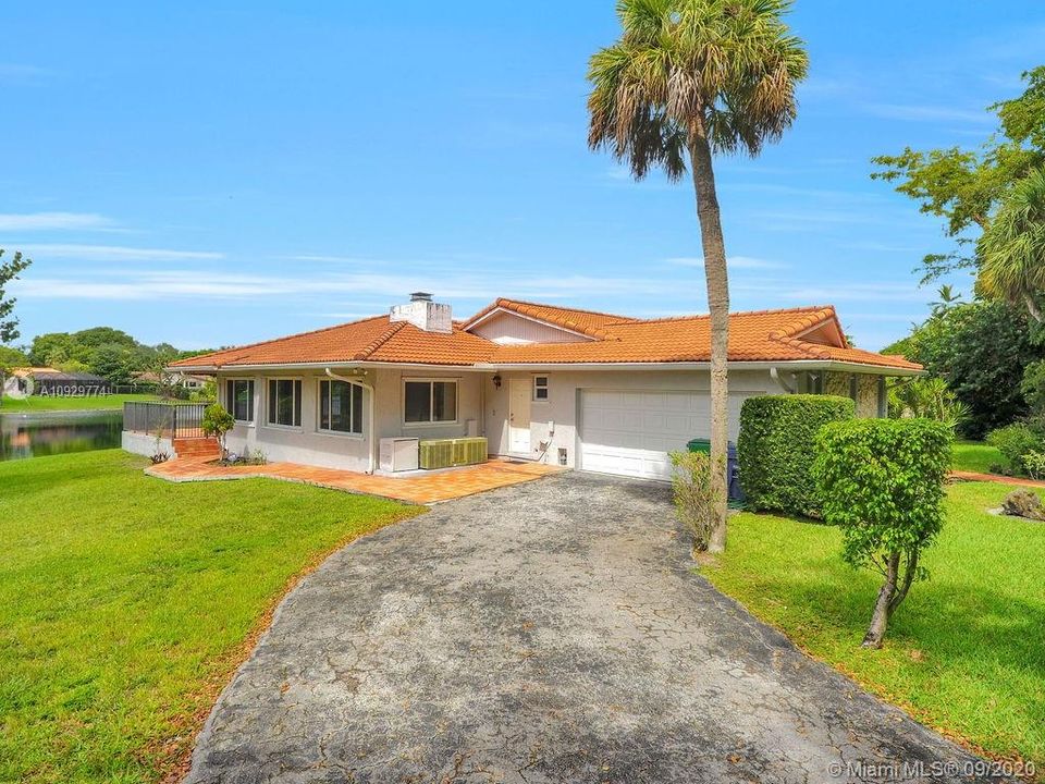 Vendido Recientemente: $679,000 (3 camas, 2 baños, 2358 Pies cuadrados)