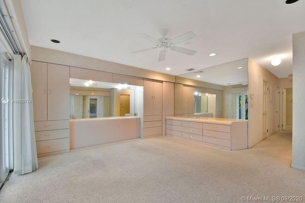 Vendido Recientemente: $679,000 (3 camas, 2 baños, 2358 Pies cuadrados)