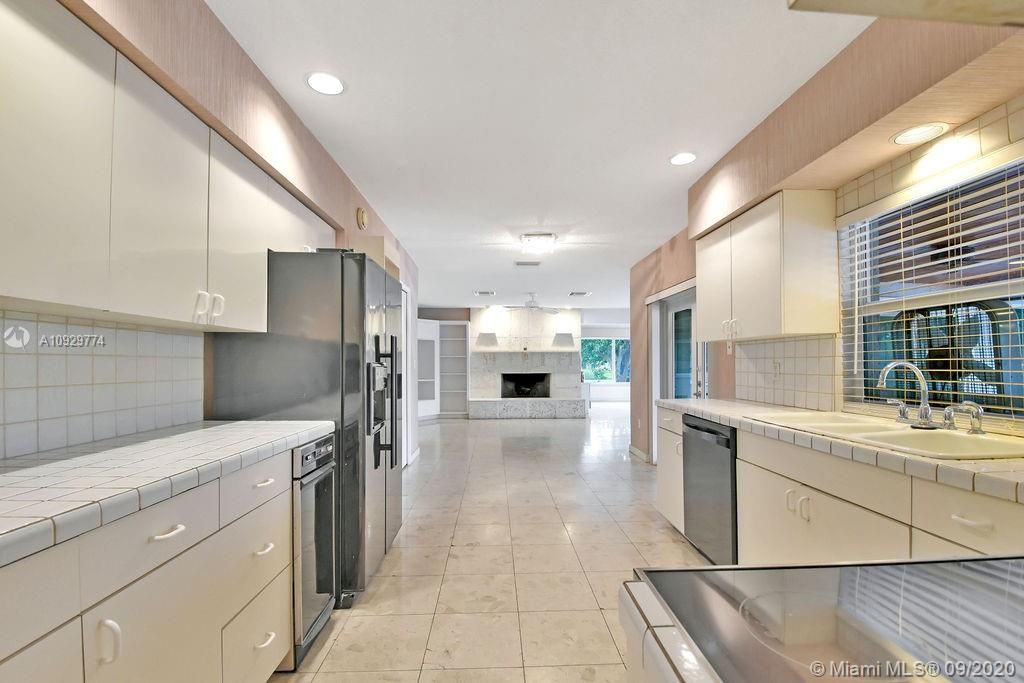 Vendido Recientemente: $679,000 (3 camas, 2 baños, 2358 Pies cuadrados)