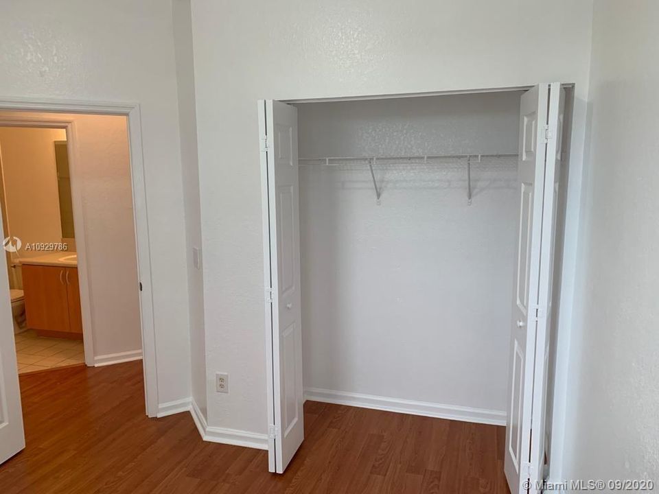 Recientemente alquilado: $1,800 (4 camas, 2 baños, 1592 Pies cuadrados)