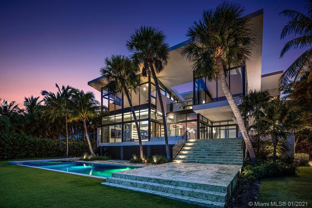 Recently Sold: $10,750,000 (5 beds, 5 baths, 10512 Square Feet)