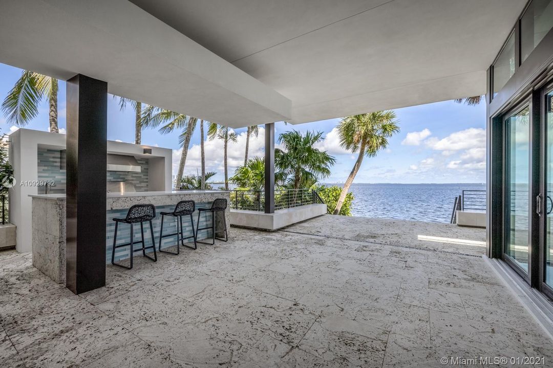 Recently Sold: $10,750,000 (5 beds, 5 baths, 10512 Square Feet)