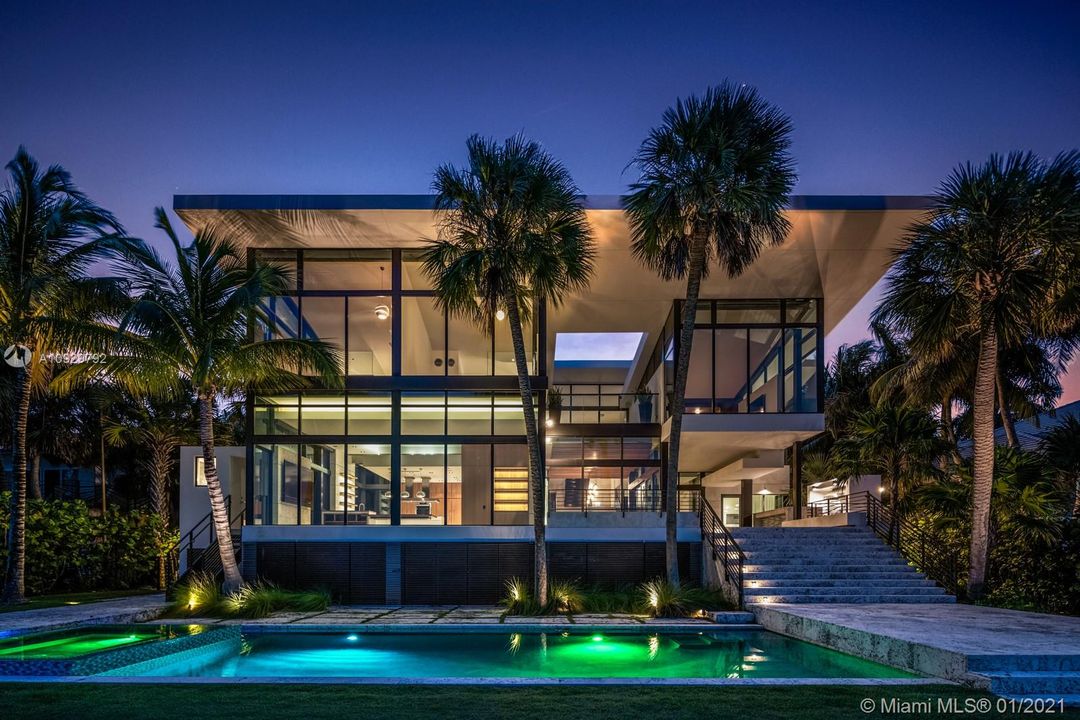 Recently Sold: $10,750,000 (5 beds, 5 baths, 10512 Square Feet)