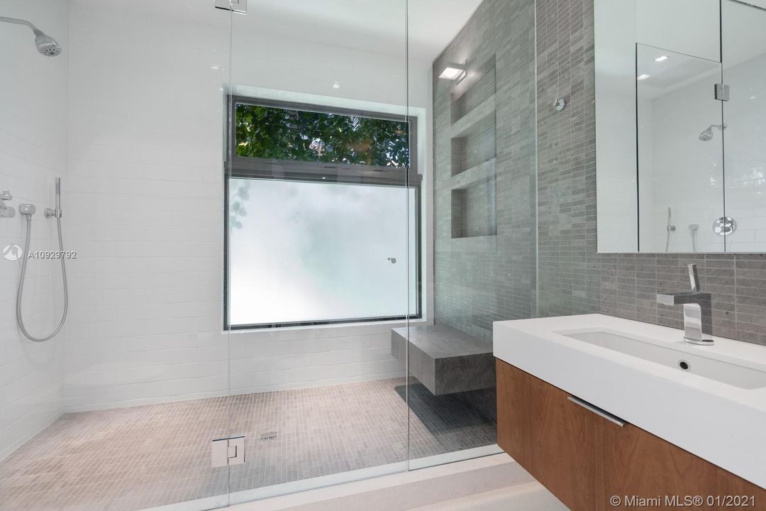 Guest Room Bathroom