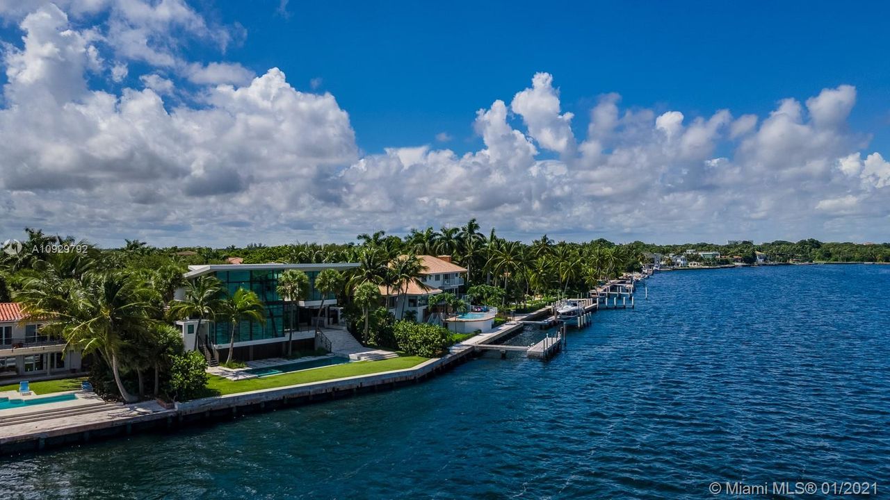 Recently Sold: $10,750,000 (5 beds, 5 baths, 10512 Square Feet)