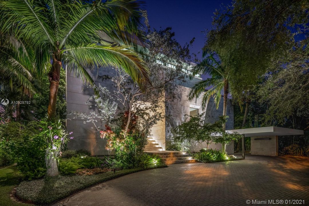Recently Sold: $10,750,000 (5 beds, 5 baths, 10512 Square Feet)