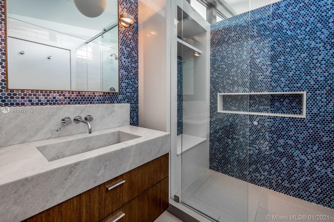 Recently Sold: $10,750,000 (5 beds, 5 baths, 10512 Square Feet)