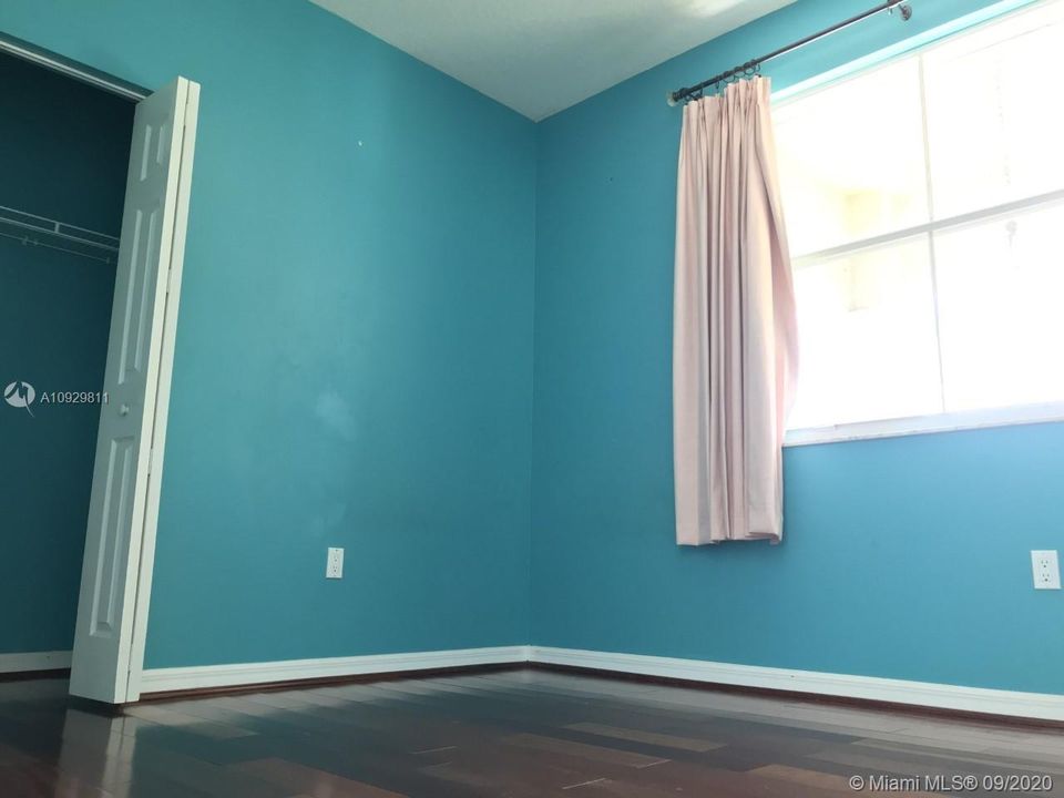 Recently Rented: $3,400 (5 beds, 3 baths, 2678 Square Feet)