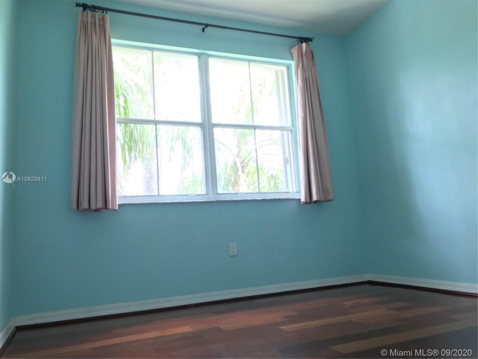Recently Rented: $3,400 (5 beds, 3 baths, 2678 Square Feet)