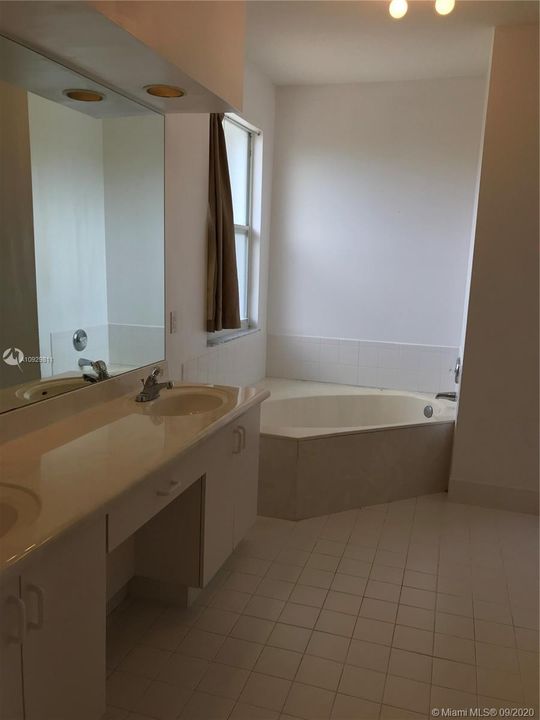 Recently Rented: $3,400 (5 beds, 3 baths, 2678 Square Feet)