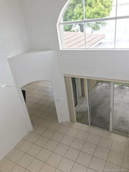 Recently Rented: $3,400 (5 beds, 3 baths, 2678 Square Feet)