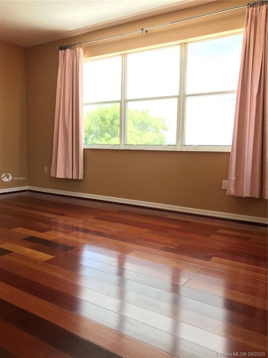 Recently Rented: $3,400 (5 beds, 3 baths, 2678 Square Feet)