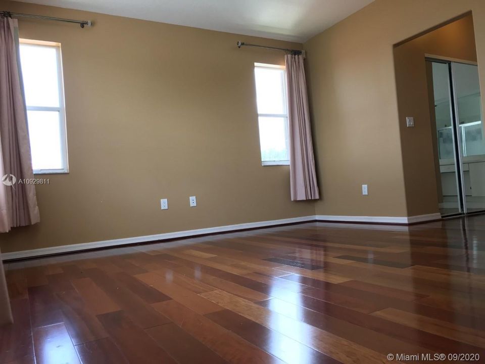 Recently Rented: $3,400 (5 beds, 3 baths, 2678 Square Feet)