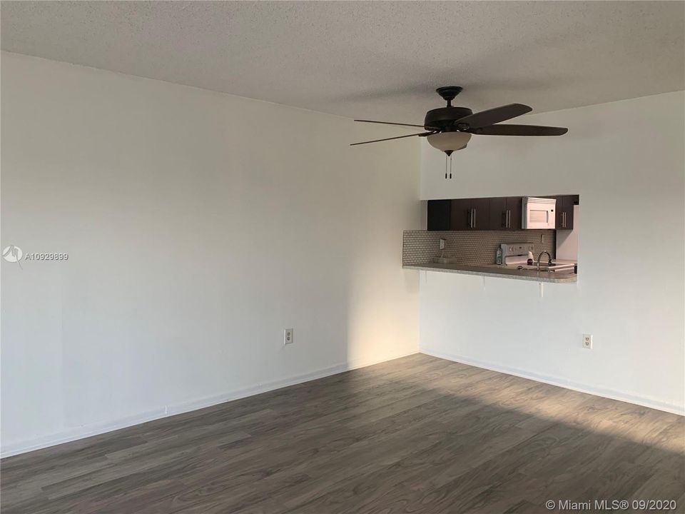 Recently Rented: $1,400 (2 beds, 2 baths, 1000 Square Feet)