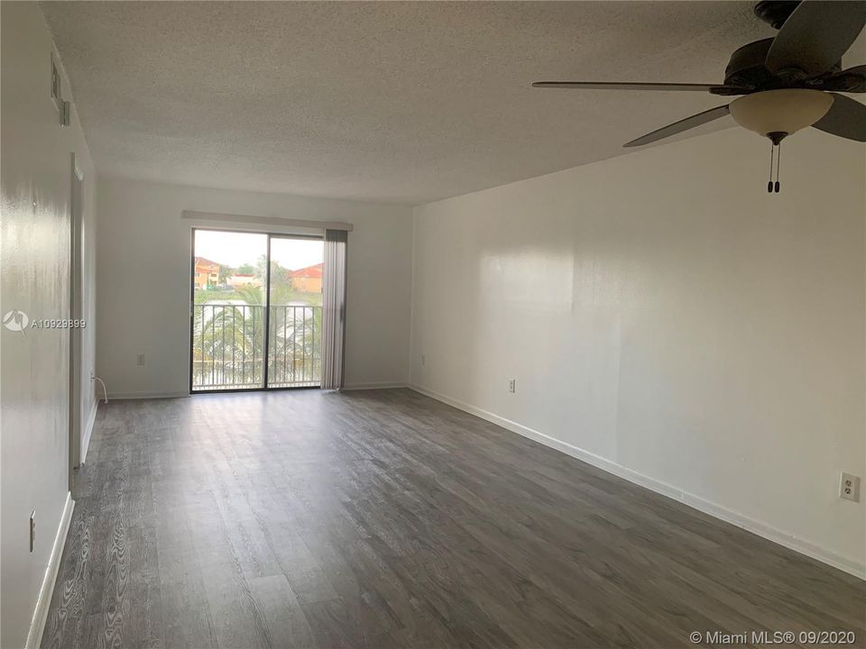 Recently Rented: $1,400 (2 beds, 2 baths, 1000 Square Feet)