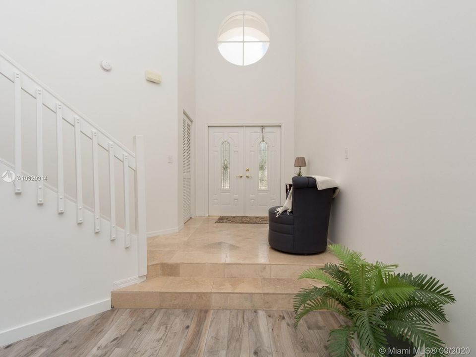 Recently Sold: $515,000 (4 beds, 2 baths, 2515 Square Feet)