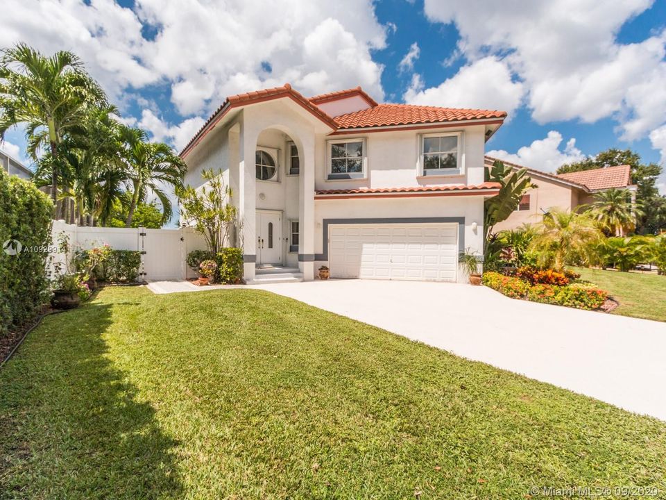 Recently Sold: $515,000 (4 beds, 2 baths, 2515 Square Feet)