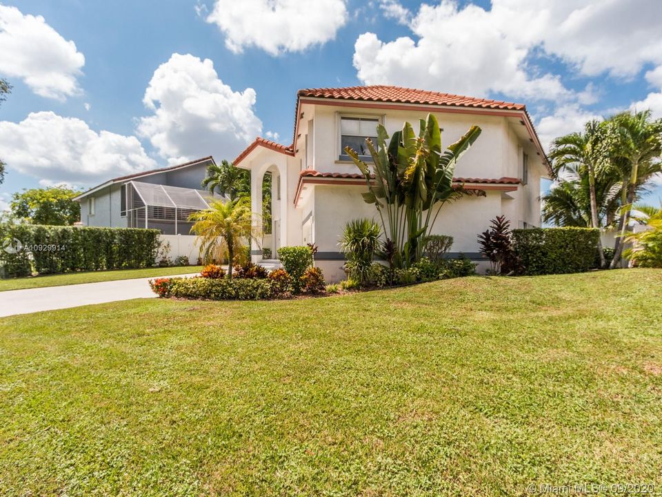 Recently Sold: $515,000 (4 beds, 2 baths, 2515 Square Feet)