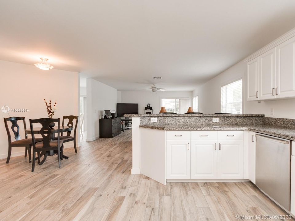Recently Sold: $515,000 (4 beds, 2 baths, 2515 Square Feet)
