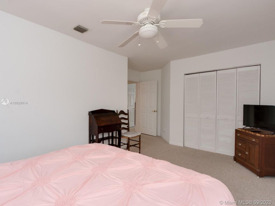 Recently Sold: $515,000 (4 beds, 2 baths, 2515 Square Feet)