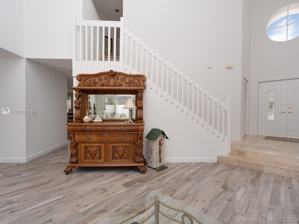 Recently Sold: $515,000 (4 beds, 2 baths, 2515 Square Feet)