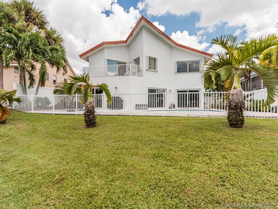 Recently Sold: $515,000 (4 beds, 2 baths, 2515 Square Feet)
