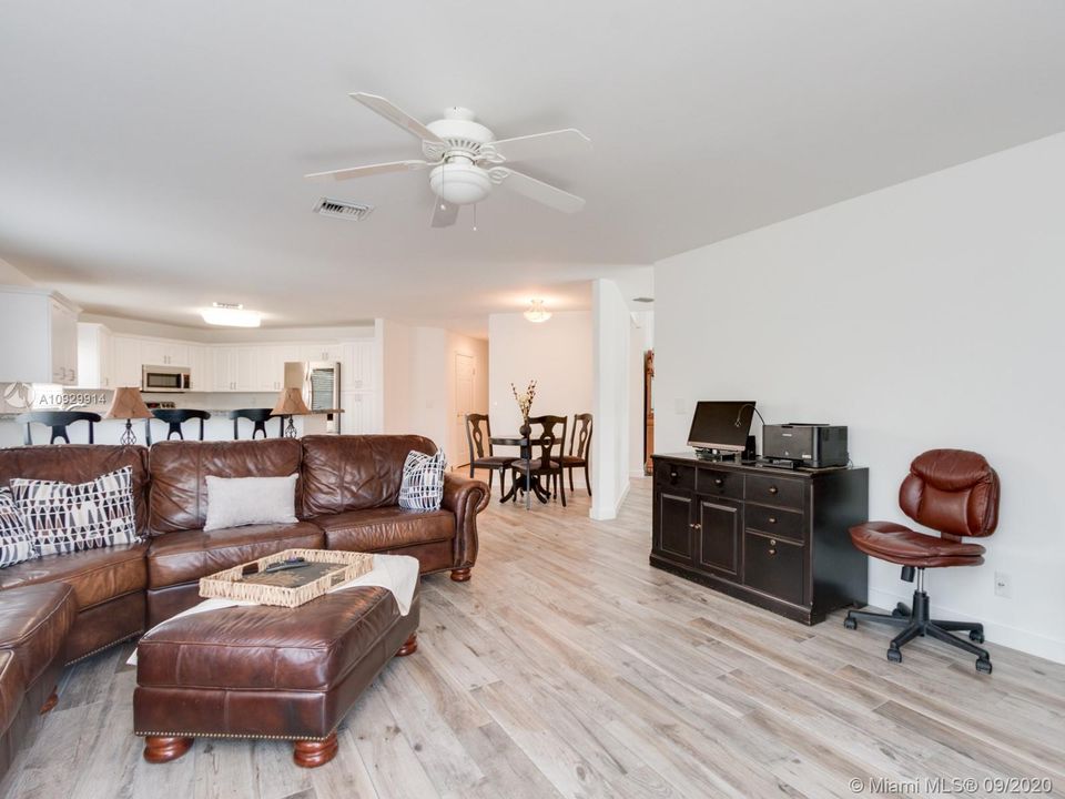 Recently Sold: $515,000 (4 beds, 2 baths, 2515 Square Feet)
