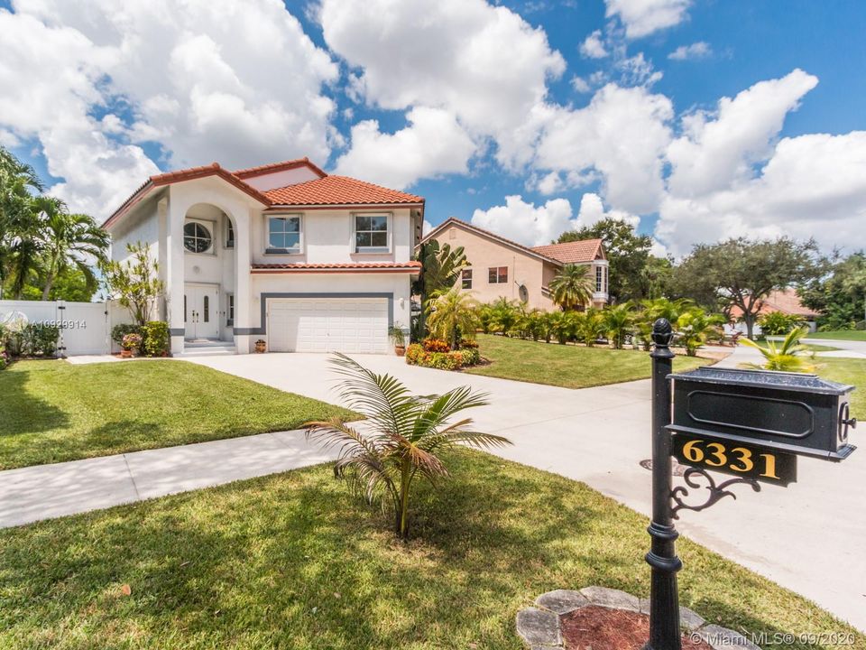 Recently Sold: $515,000 (4 beds, 2 baths, 2515 Square Feet)