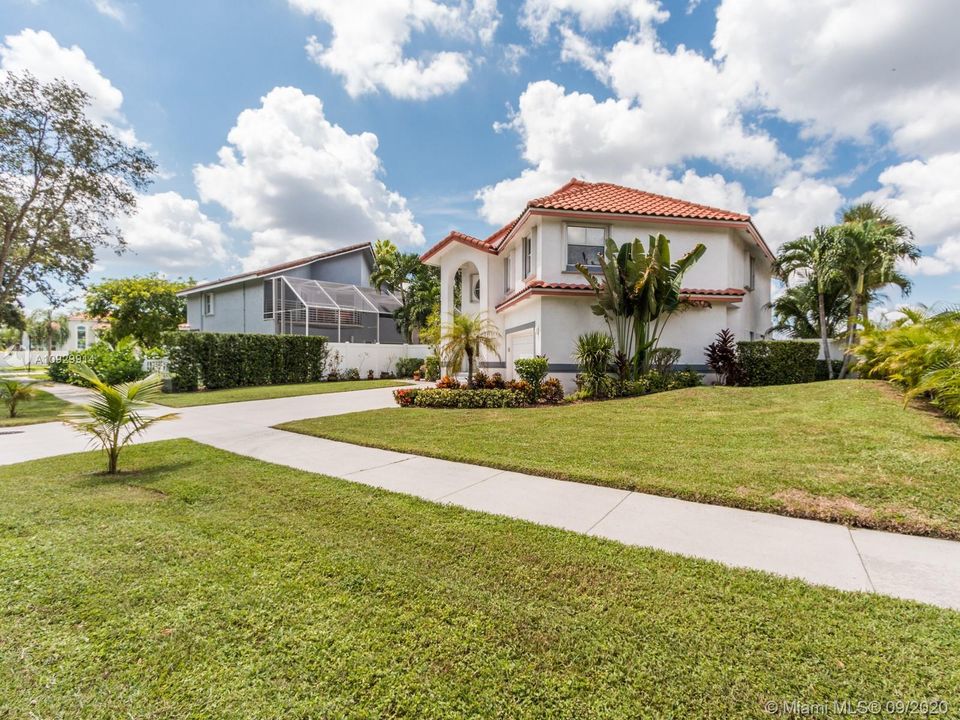 Recently Sold: $515,000 (4 beds, 2 baths, 2515 Square Feet)