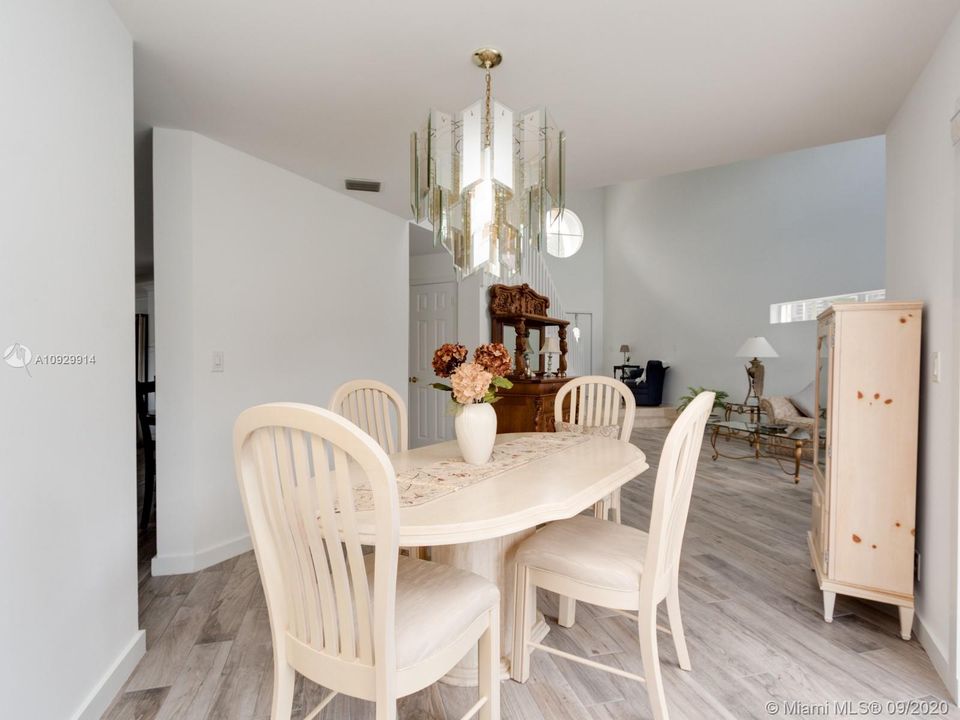 Recently Sold: $515,000 (4 beds, 2 baths, 2515 Square Feet)