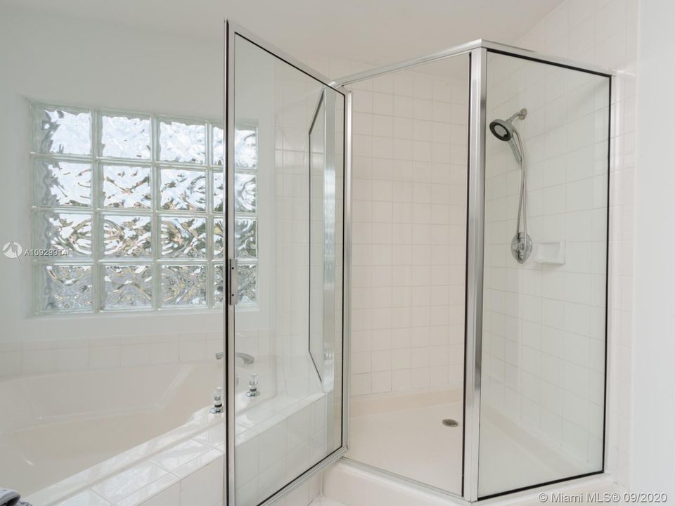 Recently Sold: $515,000 (4 beds, 2 baths, 2515 Square Feet)