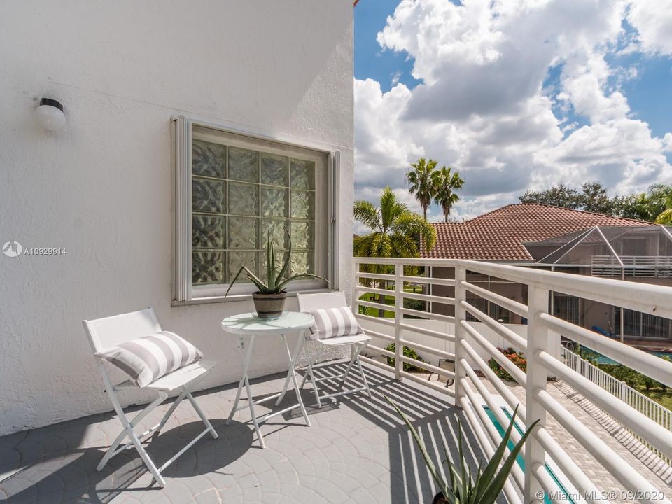 Recently Sold: $515,000 (4 beds, 2 baths, 2515 Square Feet)