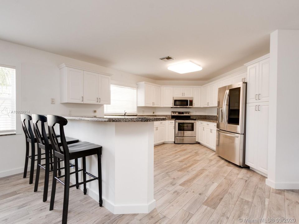 Recently Sold: $515,000 (4 beds, 2 baths, 2515 Square Feet)