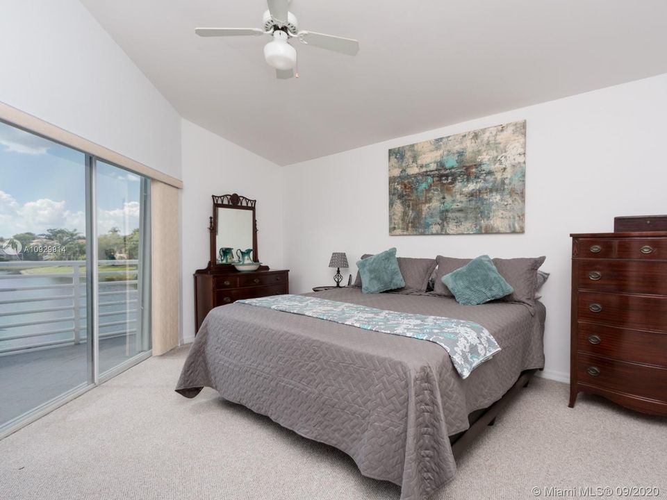 Recently Sold: $515,000 (4 beds, 2 baths, 2515 Square Feet)
