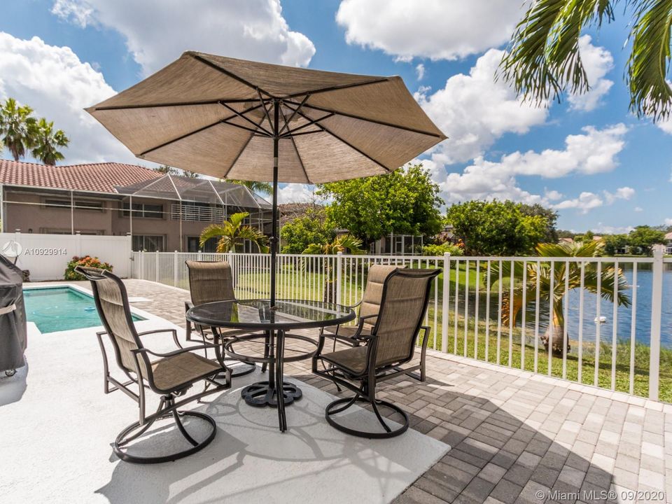 Recently Sold: $515,000 (4 beds, 2 baths, 2515 Square Feet)