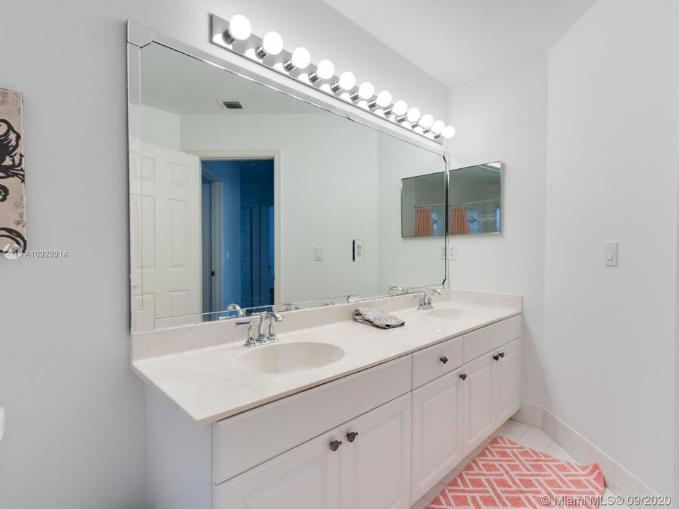 Recently Sold: $515,000 (4 beds, 2 baths, 2515 Square Feet)