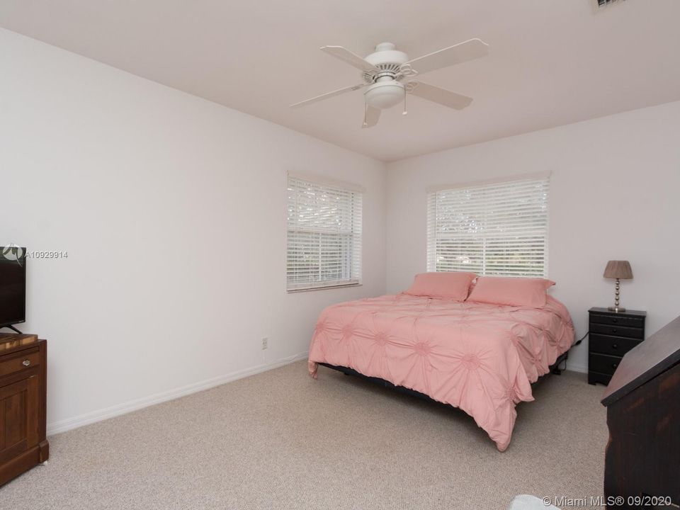 Recently Sold: $515,000 (4 beds, 2 baths, 2515 Square Feet)
