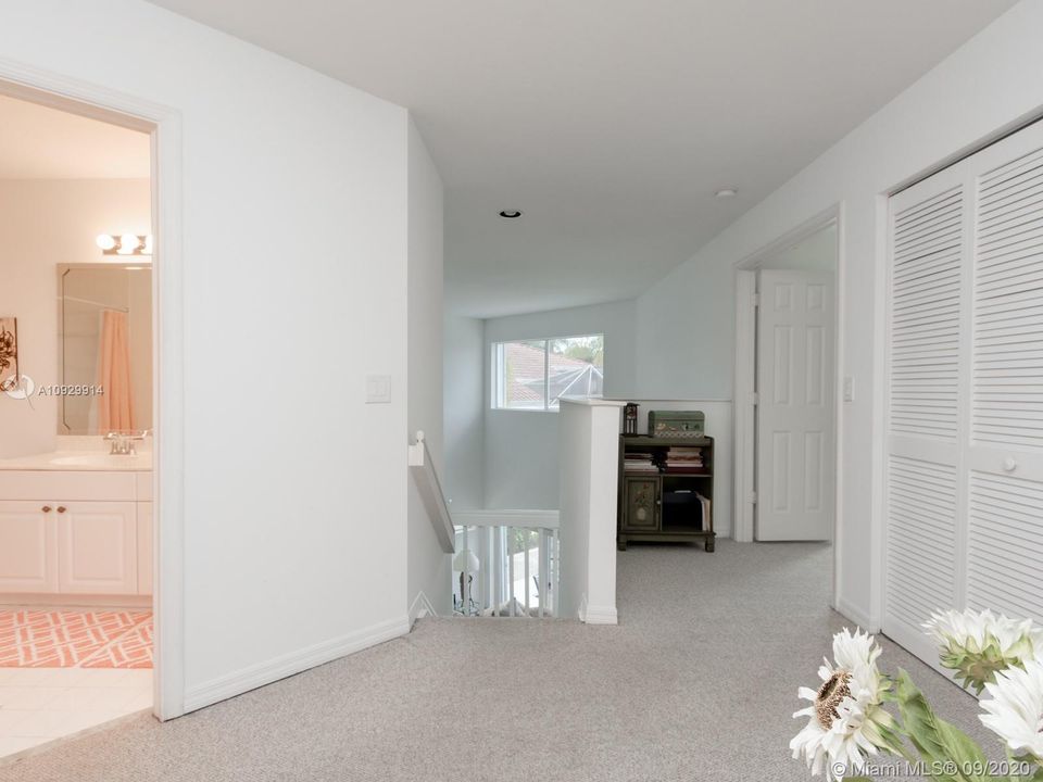 Recently Sold: $515,000 (4 beds, 2 baths, 2515 Square Feet)