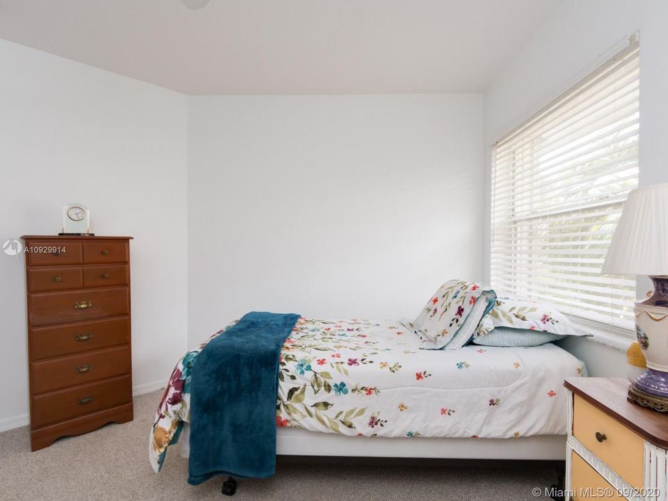Recently Sold: $515,000 (4 beds, 2 baths, 2515 Square Feet)