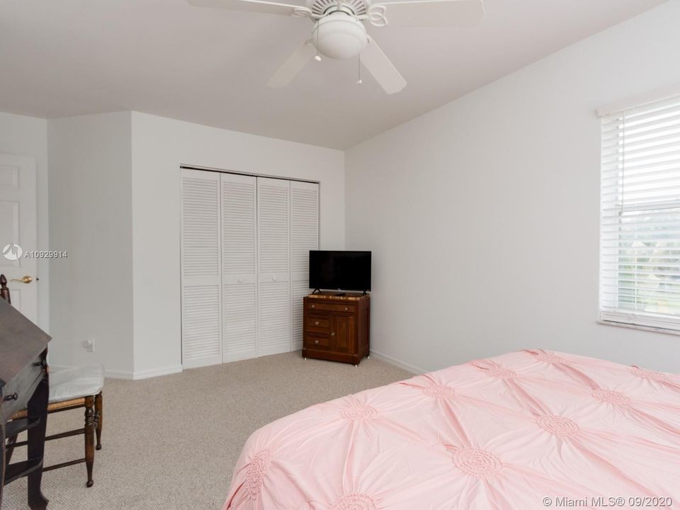Recently Sold: $515,000 (4 beds, 2 baths, 2515 Square Feet)