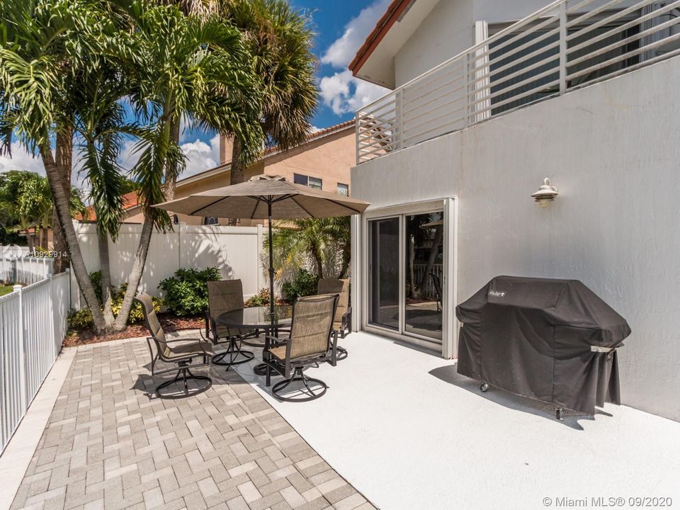 Recently Sold: $515,000 (4 beds, 2 baths, 2515 Square Feet)