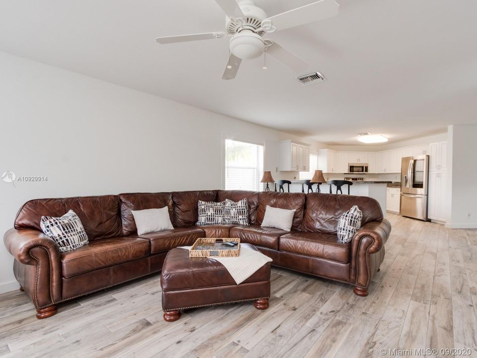 Recently Sold: $515,000 (4 beds, 2 baths, 2515 Square Feet)