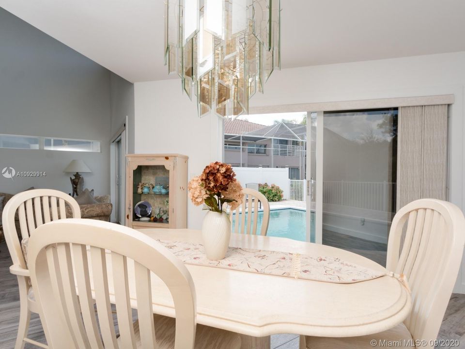 Recently Sold: $515,000 (4 beds, 2 baths, 2515 Square Feet)