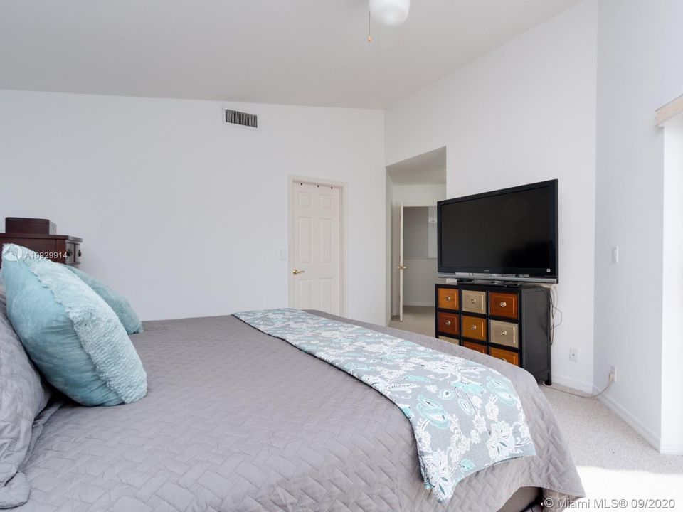 Recently Sold: $515,000 (4 beds, 2 baths, 2515 Square Feet)