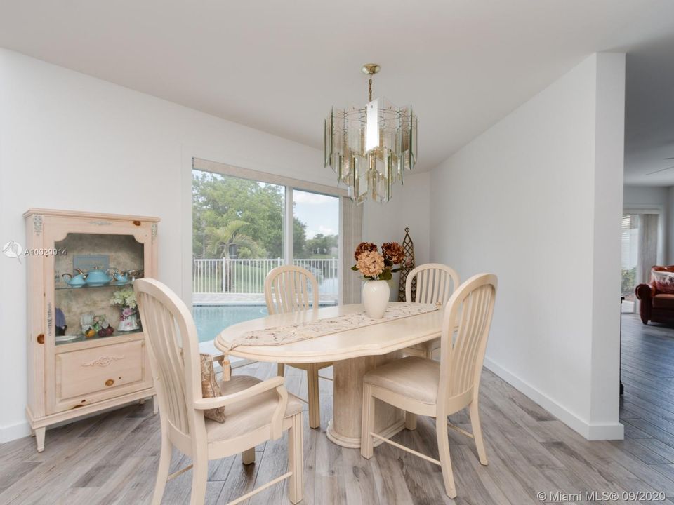 Recently Sold: $515,000 (4 beds, 2 baths, 2515 Square Feet)