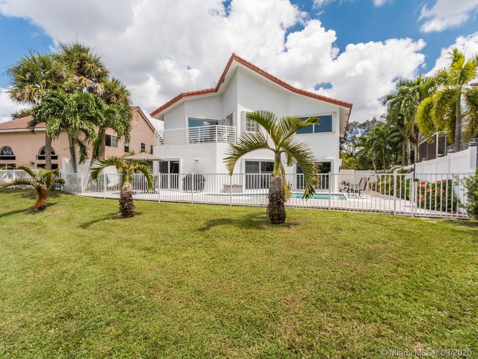 Recently Sold: $515,000 (4 beds, 2 baths, 2515 Square Feet)